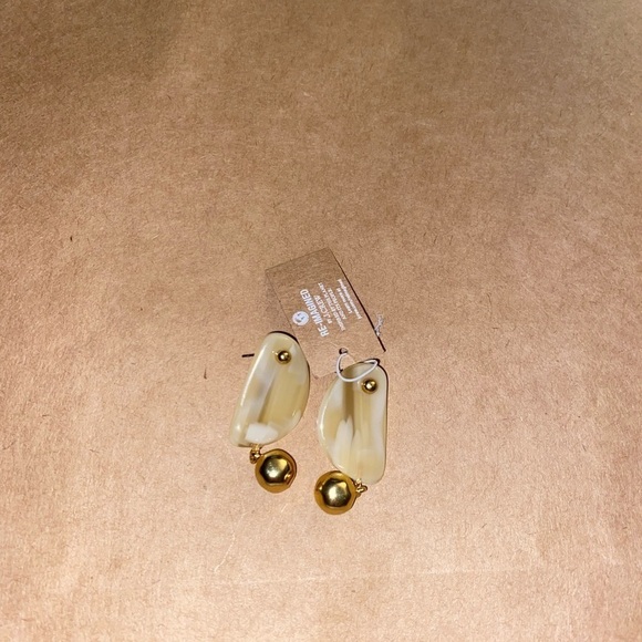 New J Crew Acetate stone and ball drop earrings
Item BG751 - Picture 2 of 2